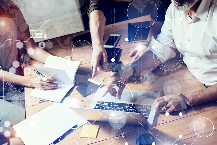 Person analyzing data on a laptop screen with visualized diagrams and connections – symbolizing PLM consulting and digital transformation